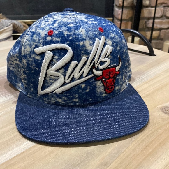 Mitchell & Ness Other - Mitchell and Ness Bulls Hat
